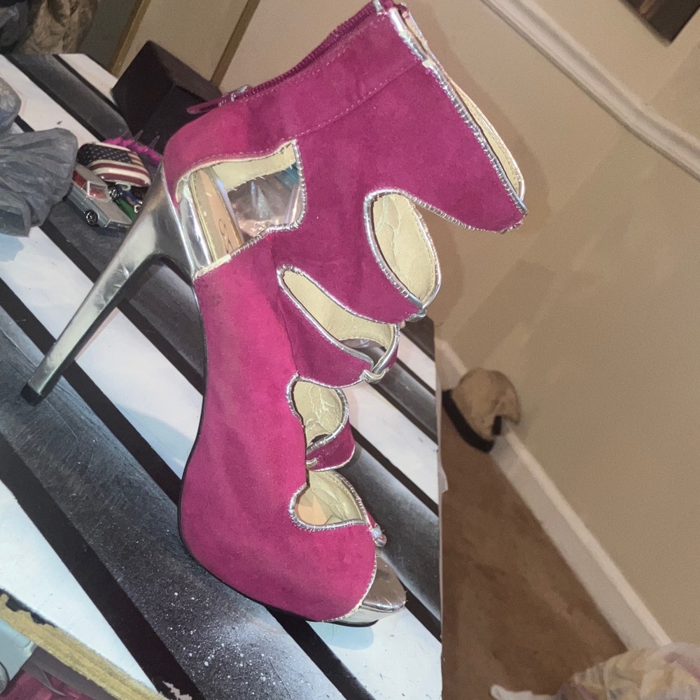 Scene Weaver Fuchsia and Silver Heelswomans hot pink Barbie heels